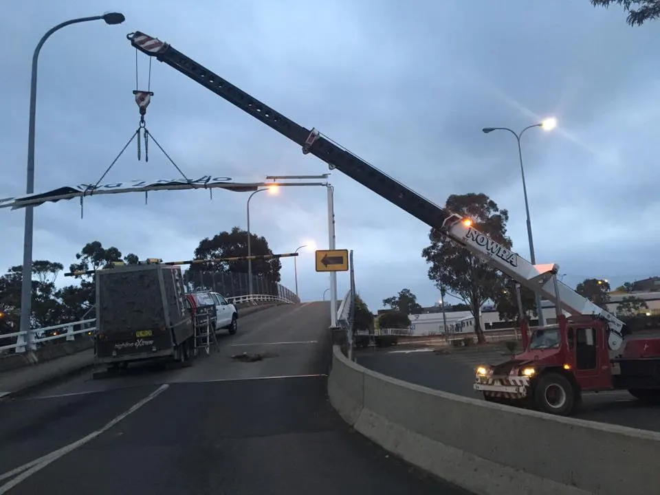 Franna crane positioning a load
